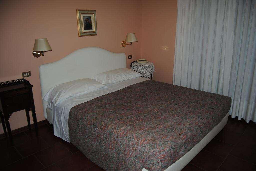 Bastimento Hotell Fiorenzuola dʼArda Rom bilde
